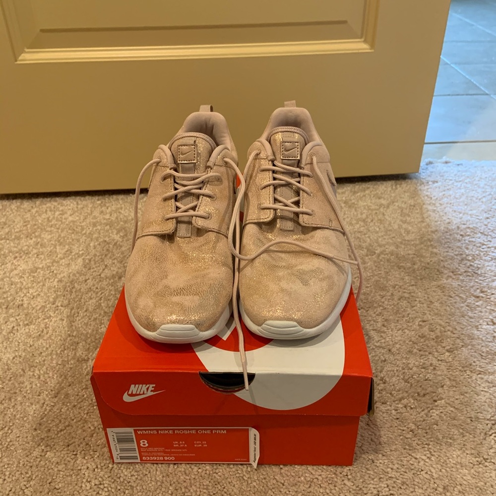 Women’s Roshe One Shoes (with box)